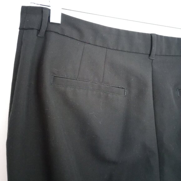Chico's Black Classic Career Pants 2.5 Short - Picture 8 of 9